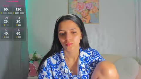 Snapshot of sarah_blake_ chatting on June 17, 9:34 am Sara online show from June 17, 9:34 am