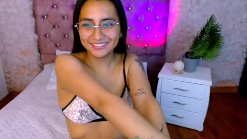 sarah_bubbles online show from December 4, 1:42 pm