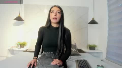 sarah_collens_ online show from June 16, 11:24 am