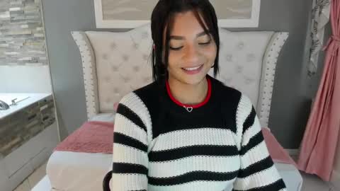 Snapshot of sarah_curtis chatting on March 6, 9:53 pm Sarah online show from March 6, 9:53 pm