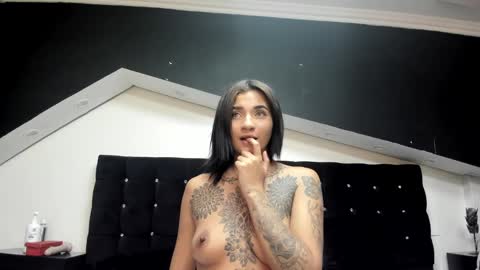 Snapshot of sarah_curtis chatting on March 9, 3:43 am Sarah online show from March 9, 3:43 am