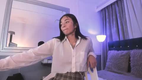 Snapshot of sarah_curtis chatting on February 20, 6:19 am Sarah online show from February 20, 6:19 am