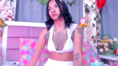 Snapshot of sarah_curtis chatting on February 26, 3:49 am Sarah online show from February 26, 3:49 am