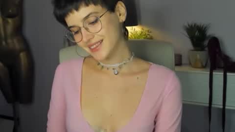 Snapshot of sarah_desire01 chatting on September 28, 1:27 pm Sarah online show from September 28, 1:27 pm