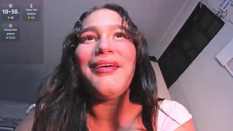 sarah foxx  online show from December 5, 5:20 pm