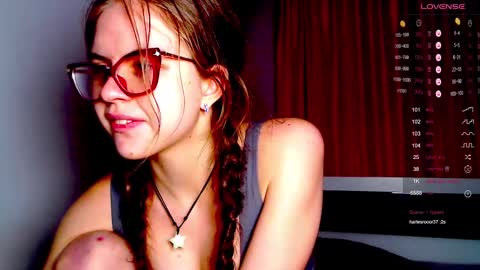 Snapshot of sarah_hs chatting on February 21, 1:11 pm Sarah online show from February 21, 1:11 pm