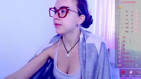 Snapshot of sarah_hs chatting on September 24, 7:23 am Sarah online show from September 24, 7:23 am