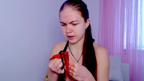 Snapshot of sarah_hs chatting on November 5, 10:26 am Sarah online show from November 5, 10:26 am