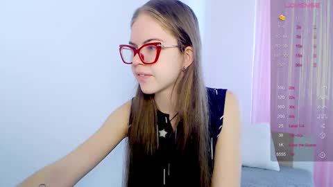 Snapshot of sarah_hs chatting on November 17, 6:30 am Sarah online show from November 17, 6:30 am