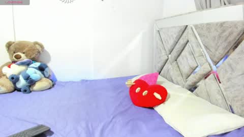 sarah_lowee online show from April 29, 3:32 am