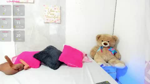 Snapshot of sarah_lowee chatting on July 14, 6:24 pm sarah_lowee online show from July 14, 6:24 pm