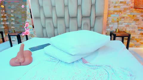 Snapshot of sarah_sanz chatting on January 7, 3:12 pm sarah online show from January 7, 3:12 pm