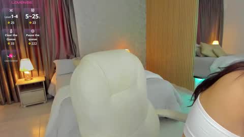 Snapshot of sarah_stonne_ chatting on November 19, 8:31 pm Sarah online show from November 19, 8:31 pm