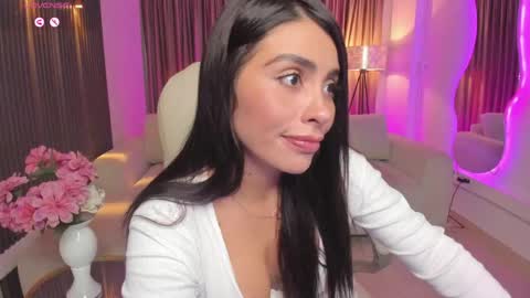 Snapshot of sarah_stonne_ chatting on May 21, 8:38 pm Sarah online show from May 21, 8:38 pm