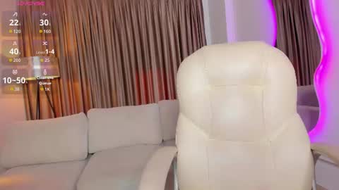 Snapshot of sarah_stonne_ chatting on July 20, 9:50 pm Sarah online show from July 20, 9:50 pm