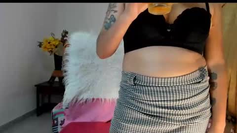 Snapshot of sarah_sweett chatting on October 26, 11:09 pm Sarah online show from October 26, 11:09 pm