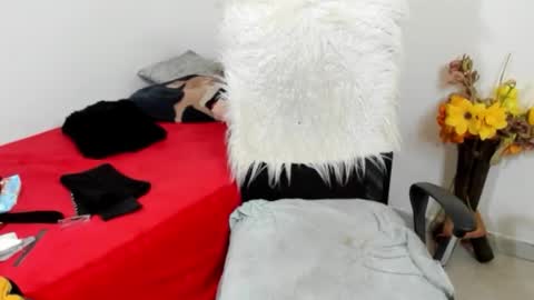 Snapshot of sarah_sweett chatting on April 3, 5:44 pm Sarah online show from April 3, 5:44 pm
