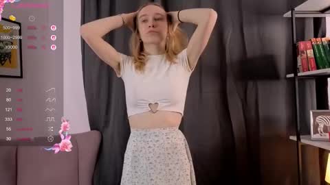 Snapshot of sarah_wenvy chatting on October 23, 8:57 am Sofia online show from October 23, 8:57 am