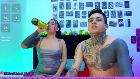 Snapshot of sarahandzack chatting on September 22, 4:09 pm Sarah Zack online show from September 22, 4:09 pm