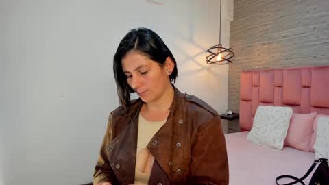 Snapshot of sarahdeyvis chatting on January 12, 1:37 pm Sarah Deyvis online show from January 12, 1:37 pm