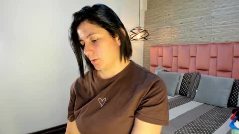 Snapshot of sarahdeyvis chatting on February 25, 2:33 pm Sarah Deyvis online show from February 25, 2:33 pm