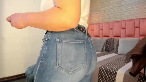 Snapshot of sarahdeyvis chatting on February 27, 2:21 pm Sarah Deyvis online show from February 27, 2:21 pm