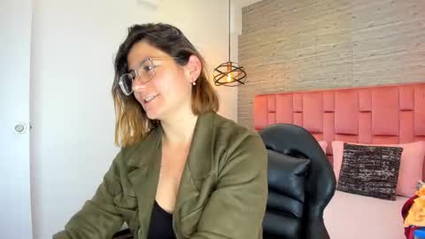 Snapshot of sarahdeyvis chatting on September 9, 2:49 pm Sarah Deyvis online show from September 9, 2:49 pm