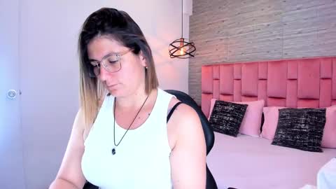 Snapshot of sarahdeyvis chatting on September 13, 3:45 pm Sarah Deyvis online show from September 13, 3:45 pm