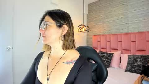 Snapshot of sarahdeyvis chatting on September 15, 2:39 pm Sarah Deyvis online show from September 15, 2:39 pm