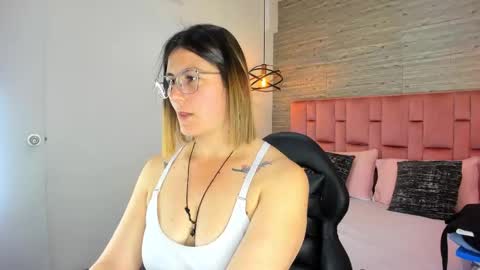 Snapshot of sarahdeyvis chatting on September 17, 5:47 pm Sarah Deyvis online show from September 17, 5:47 pm
