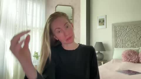Sarah online show from May 26, 5:42 pm
