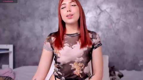 Snapshot of sarahgrant_ chatting on September 15, 2:22 am sarahgrant_ online show from September 15, 2:22 am