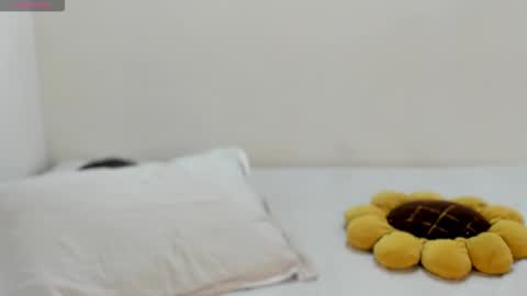 Snapshot of sarahgrant_ chatting on November 3, 2:35 am sarahgrant_ online show from November 3, 2:35 am