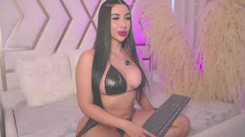 Snapshot of sarahgrey18 chatting on July 23, 1:20 pm Sarah online show from July 23, 1:20 pm
