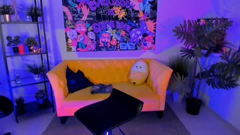 Snapshot of sarahholly chatting on December 7, 6:04 pm Divine Sarah NONUDE model online show from December 7, 6:04 pm