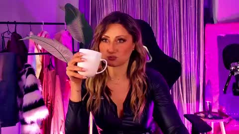 Divine Sarah NONUDE model online show from April 25, 11:57 am