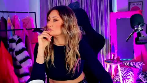 Divine Sarah NONUDE model online show from May 3, 12:33 pm