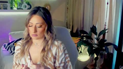 Divine Sarah NONUDE model online show from May 10, 6:29 am