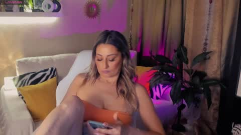 Divine Sarah NONUDE model online show from May 16, 4:28 pm