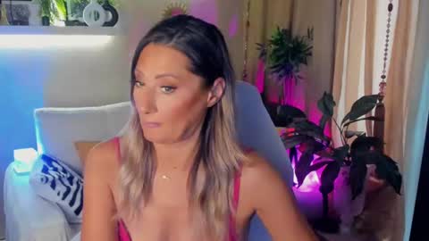 Divine Sarah NONUDE model online show from June 17, 1:56 pm