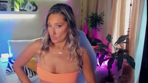 Divine Sarah NONUDE model online show from June 26, 7:24 am