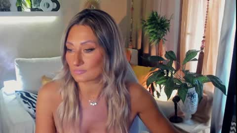 Divine Sarah NONUDE model online show from July 13, 8:06 am