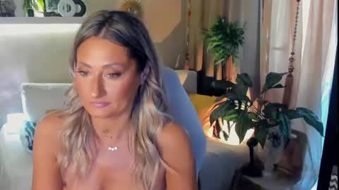 Divine Sarah NONUDE model online show from July 14, 2:01 pm