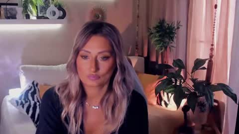 Divine Sarah NONUDE model online show from July 19, 8:07 am