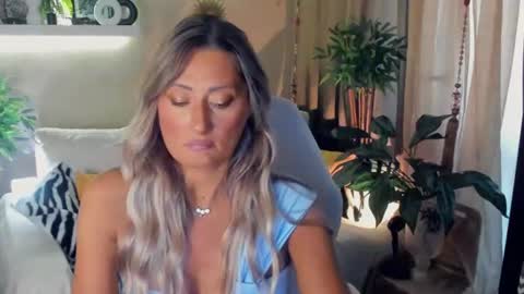 Divine Sarah NONUDE model online show from July 22, 3:15 pm