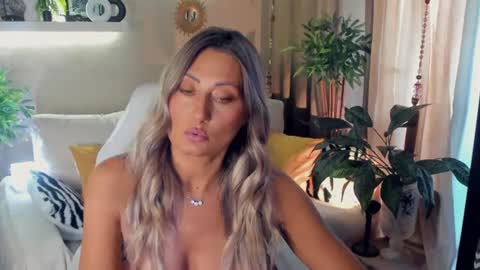 Divine Sarah NONUDE model online show from July 24, 1:53 pm