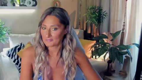 Divine Sarah NONUDE model online show from July 26, 2:35 pm