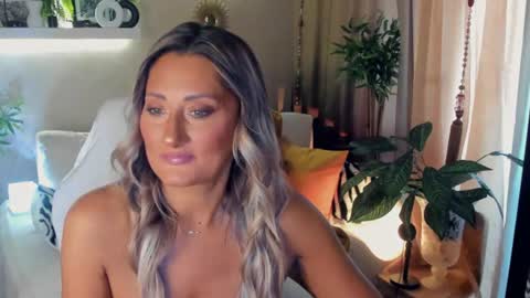 Divine Sarah NONUDE model online show from August 3, 2:11 pm