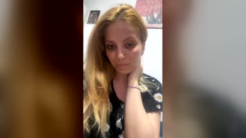 Snapshot of sarahhwild chatting on June 2, 7:27 pm sarahhwild online show from June 2, 7:27 pm
