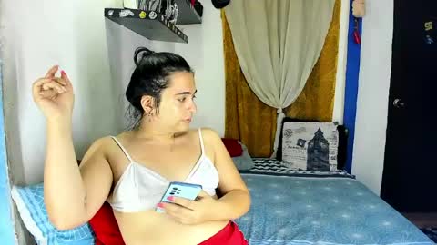 Snapshot of sarahjey chatting on May 9, 10:37 pm SARAHJEY online show from May 9, 10:37 pm